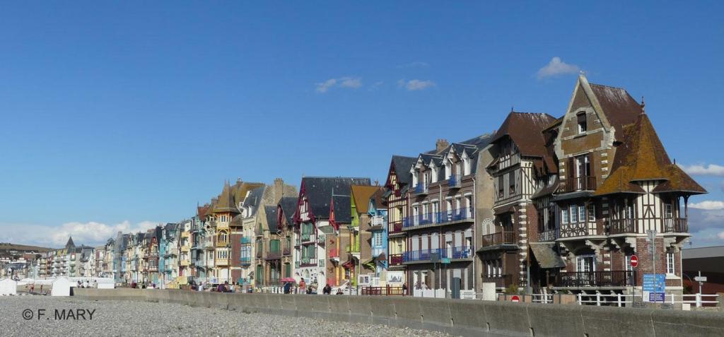 Esplanade du Général Leclerc n 85 et avant P1000164